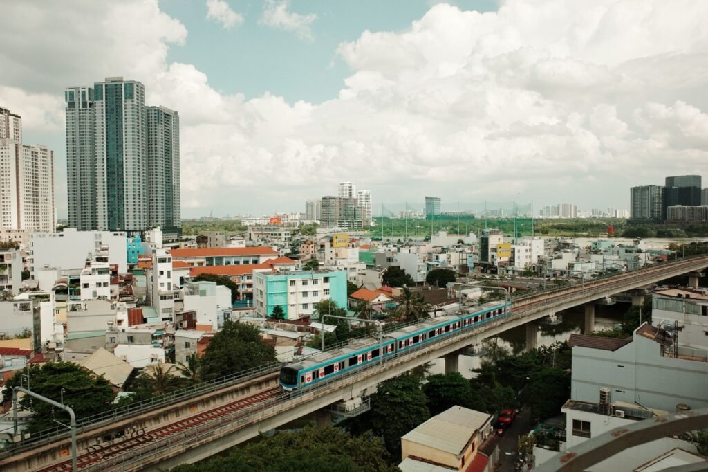 Metro tại TP.HCM, Việt Nam — tuyến metro Bến Thành – Cần Giờ đang được đẩy nhanh giải phóng mặt bằng (ảnh minh họa)
